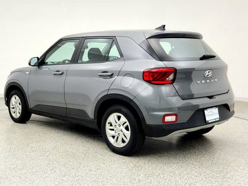 Used 2021 Hyundai Venue SE FWD image 7