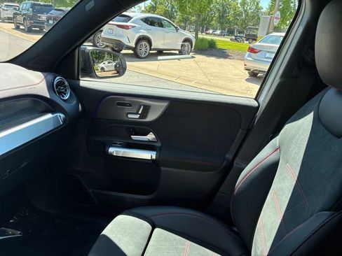Used 2023 Mercedes-Benz EQB 300 4MATIC image 25