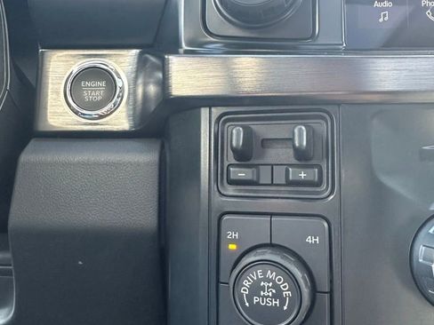 Used 2023 Ford F250 Lariat w/ Lariat Ultimate Package AWD/4WD image 16