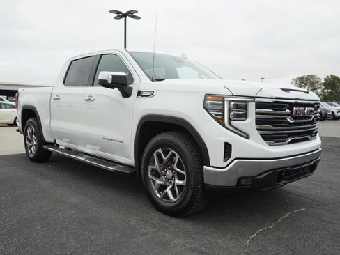 Used 2024 GMC Sierra 1500 SLT w/ X31 Off-Road Package image 7