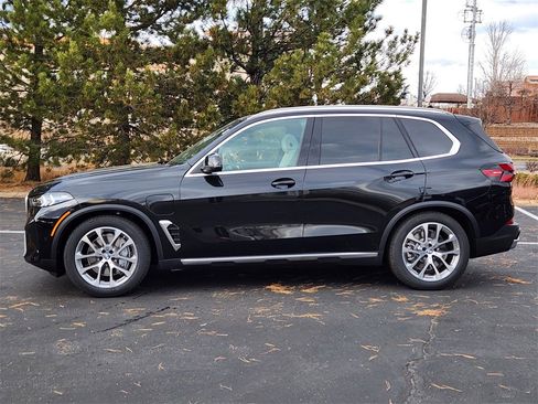 New 2026 BMW X5 xDrive50e image 2