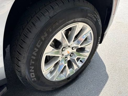 Used 2025 Chevrolet Tahoe Premier AWD/4WD image 33