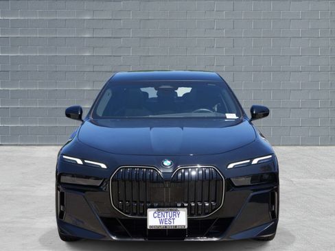 Used 2026 BMW 740i w/ Premium Package RWD image 2