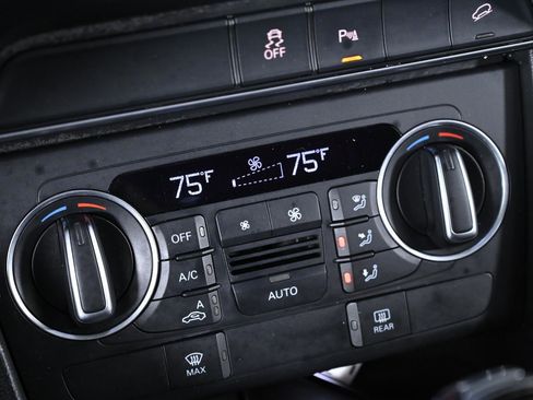 Used 2017 Audi Q3 2.0T Premium w/ Convenience Package image 18