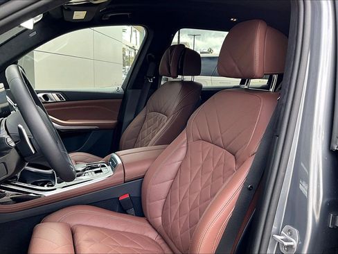 Used 2025 BMW X7 xDrive40i w/ M Sport Package image 25
