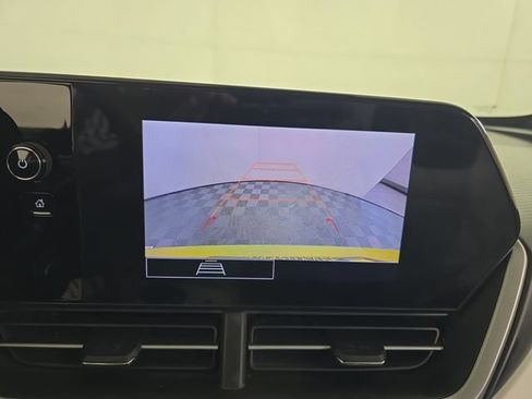 Used 2024 Chevrolet Trax RS FWD image 18