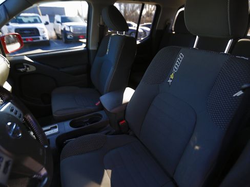 Used 2018 Nissan Frontier PRO-4X image 5