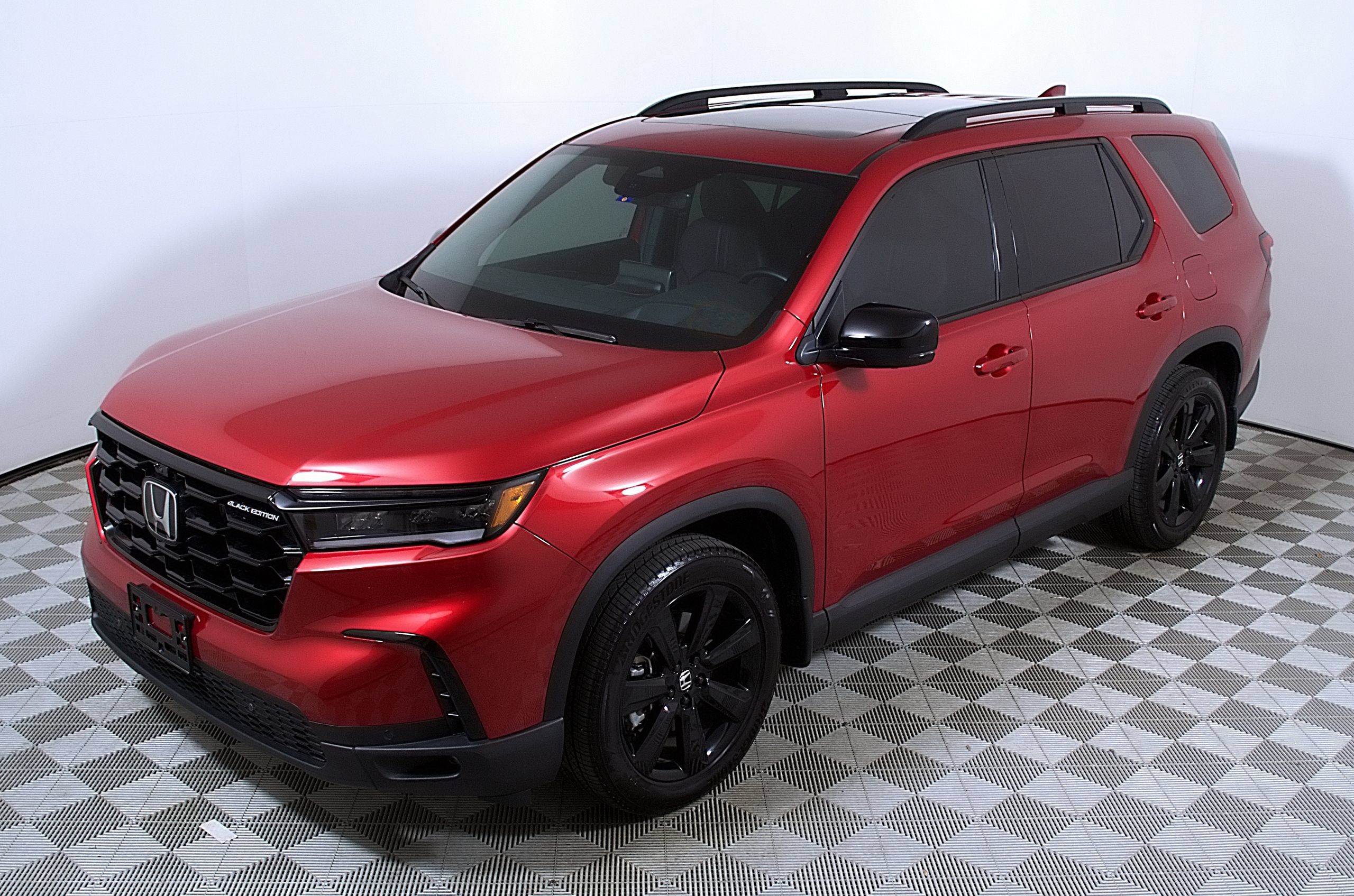 Used 2025 Honda Pilot Black Edition image 3