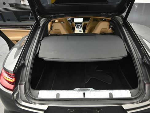 Used 2018 Porsche Panamera 4S Executive image 27