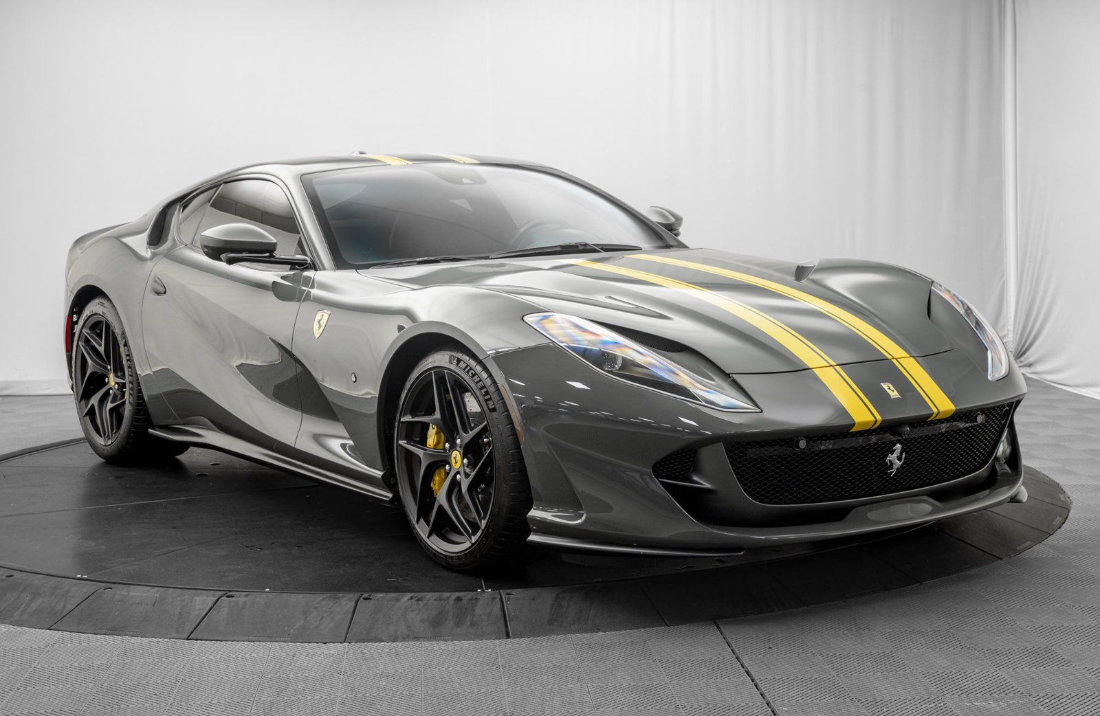 Used 2020 Ferrari 812 Superfast RWD image 9