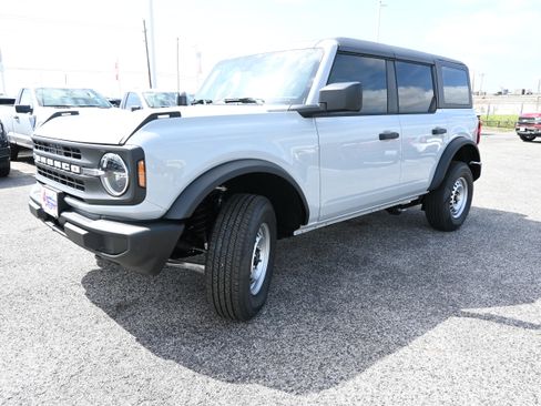 New 2026 Ford Bronco 4-Door AWD/4WD image 8