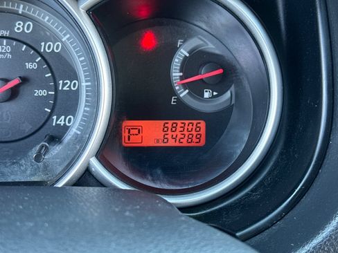 Used 2011 Nissan Versa 1.8 S FWD image 3