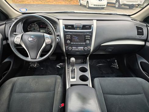 Used 2015 Nissan Altima 2.5 SV FWD image 5
