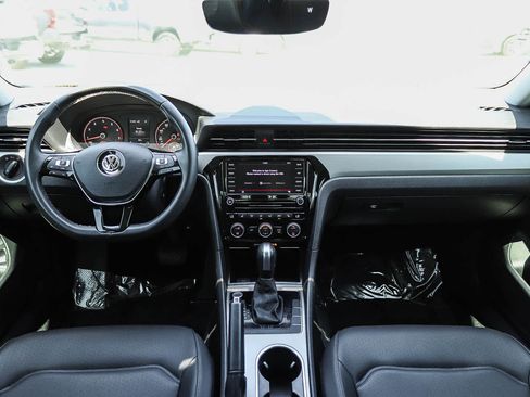 Certified 2022 Volkswagen Passat 2.0T SE FWD image 12