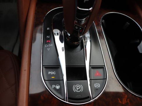 Used 2017 Bentley Bentayga image 51