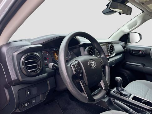 Used 2022 Toyota Tacoma SR image 9