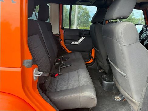 Used 2012 Jeep Wrangler Unlimited Sahara w/ Connectivity Group AWD/4WD image 13