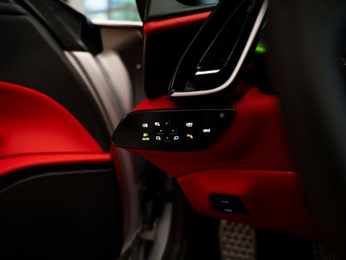 Used 2024 Ferrari Roma Spider image 53