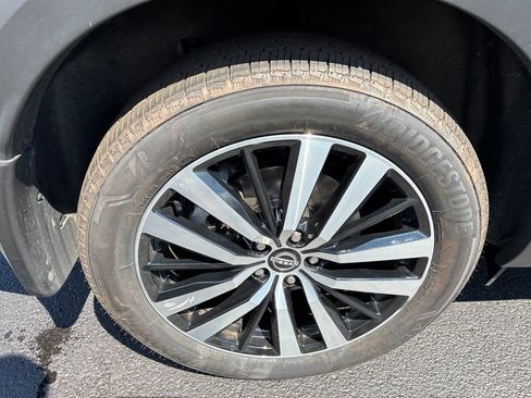 Certified 2023 Nissan Pathfinder Platinum AWD/4WD image 10