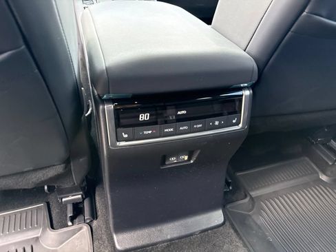 Used 2024 Lexus GX 550 w/ Cold Area Package AWD/4WD image 20