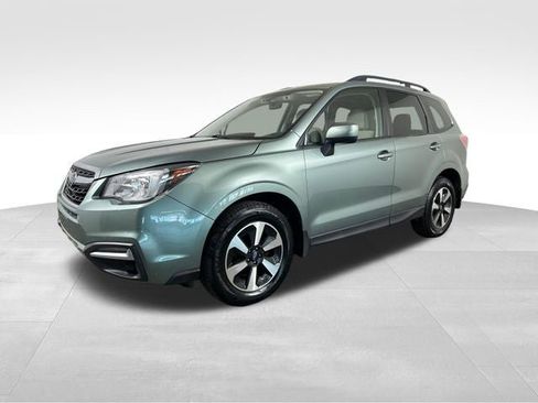 Used 2017 Subaru Forester 2.5i Premium AWD/4WD image 2