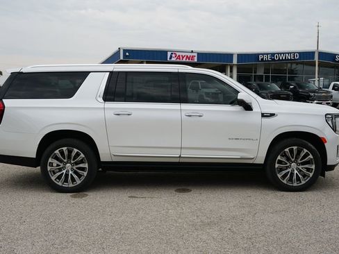 Used 2021 GMC Yukon XL Denali w/ Denali Premium Package image 4