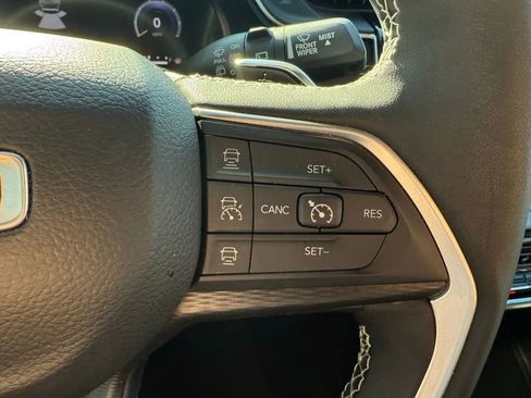 Used 2024 Jeep Grand Cherokee Altitude image 21