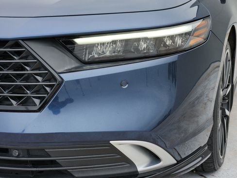Used 2023 Honda Accord Touring image 11