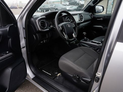Used 2018 Toyota Tacoma TRD Off-Road image 13