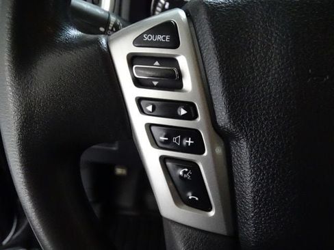 Used 2017 Nissan Titan SV AWD/4WD image 6