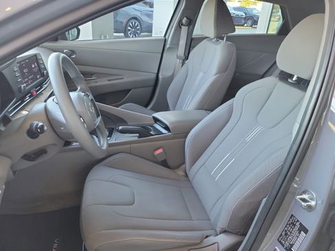 Used 2023 Hyundai Elantra SEL w/ Preferred Accessory Package image 13