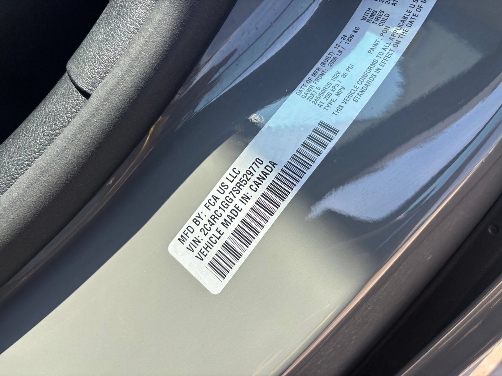 Used 2025 Chrysler Pacifica Limited FWD image 33