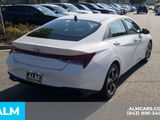 Used 2023 Hyundai Elantra SEL w/ Convenience Package image 6