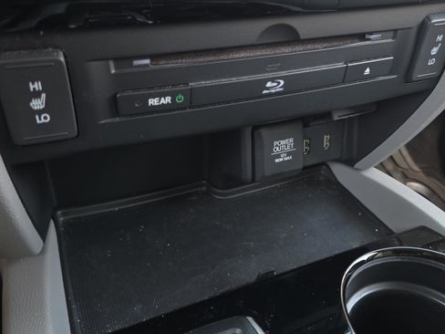 Used 2017 Honda Pilot Touring image 33