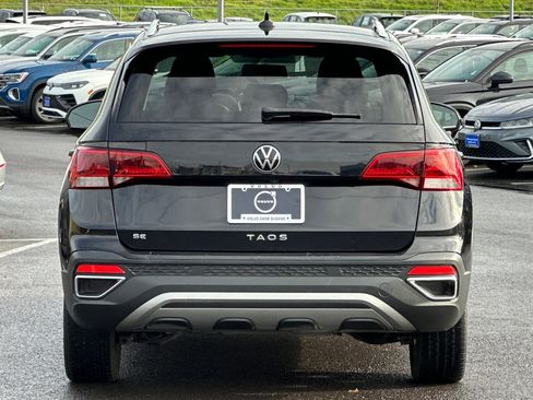 Used 2022 Volkswagen Taos SE image 4