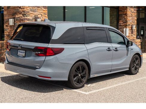 Used 2024 Honda Odyssey Sport image 3