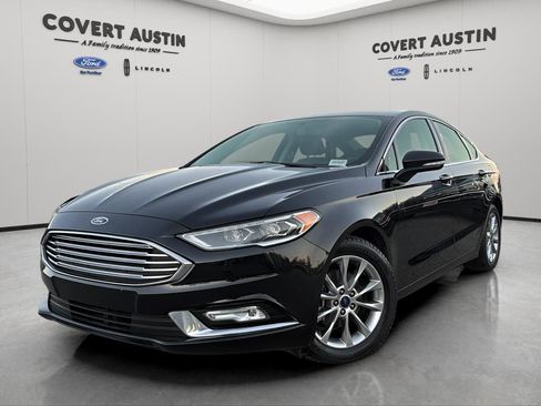 Certified 2017 Ford Fusion SE w/ Fusion SE Technology Package image 1