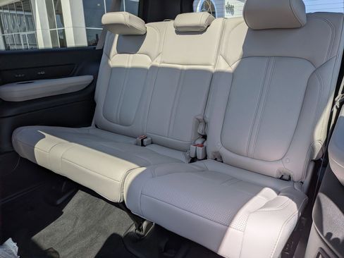 New 2026 Jeep Grand Wagoneer L 4WD image 21