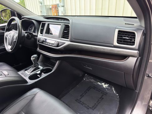 Used 2017 Toyota Highlander Limited FWD image 14