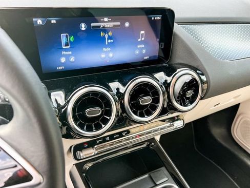 Used 2025 Mercedes-Benz GLA 250 4MATIC image 21