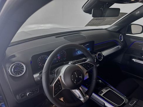 Used 2026 Mercedes-Benz GLB 250 image 9