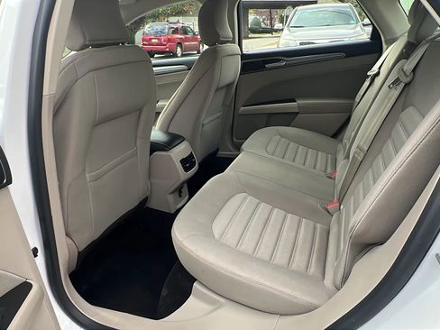 Used 2018 Ford Fusion SE image 27