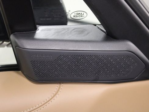 Used 2024 Land Rover Range Rover Long Wheelbase Autobiography image 16