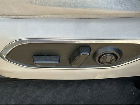 Used 2024 Jeep Wagoneer 4WD w/ HD Trailer Tow Package image 34