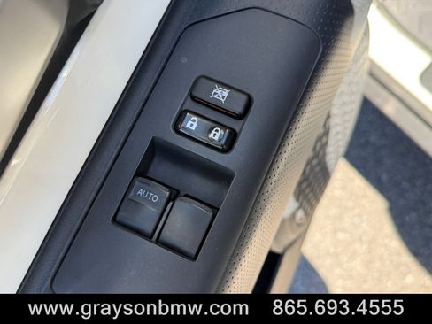 Used 2014 Toyota FJ Cruiser 4WD w/ Upgrade Package image 14