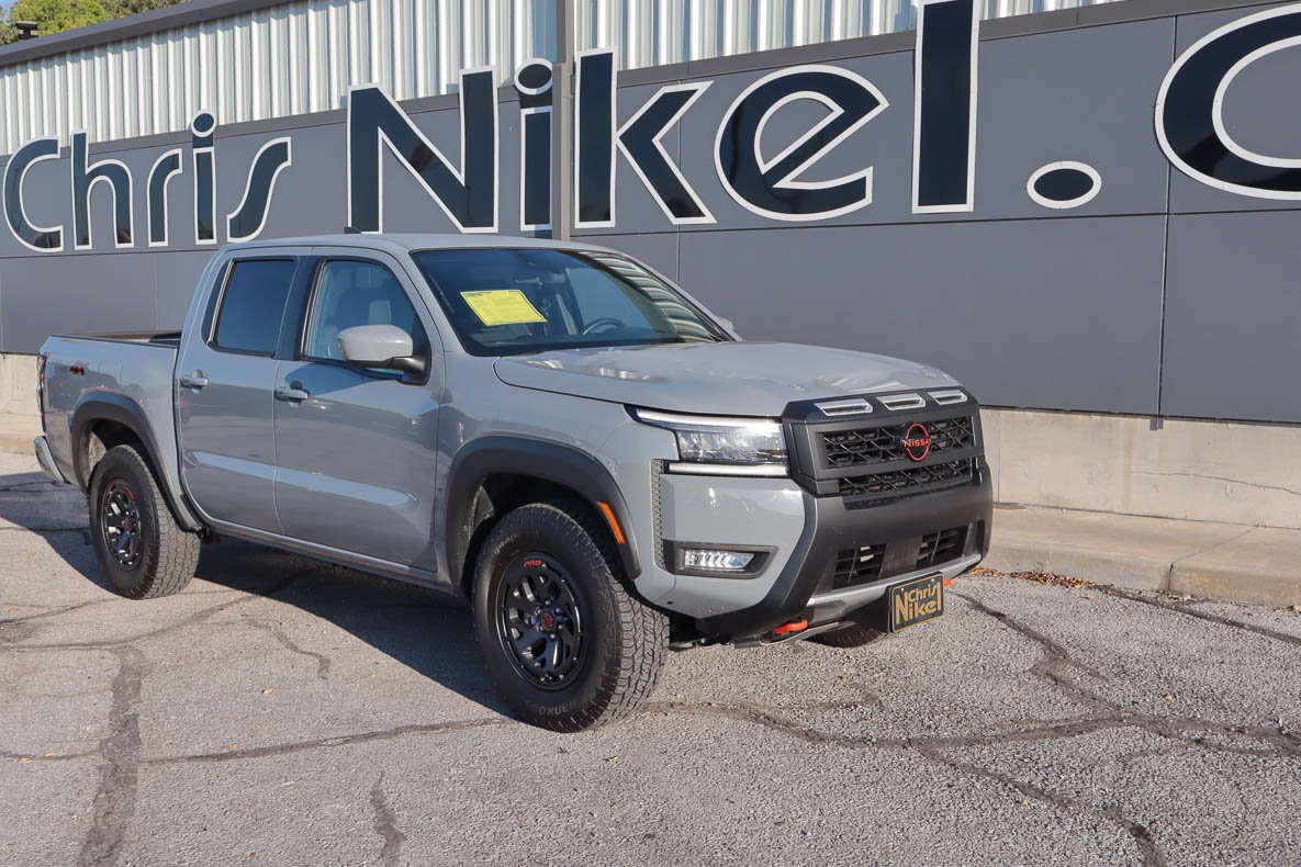 Used 2026 Nissan Frontier PRO-4X AWD/4WD image 1