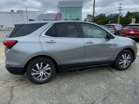 Used 2024 Chevrolet Equinox LT image 2