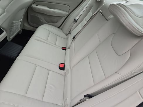 Used 2023 Volvo S60 T8 Plus image 10