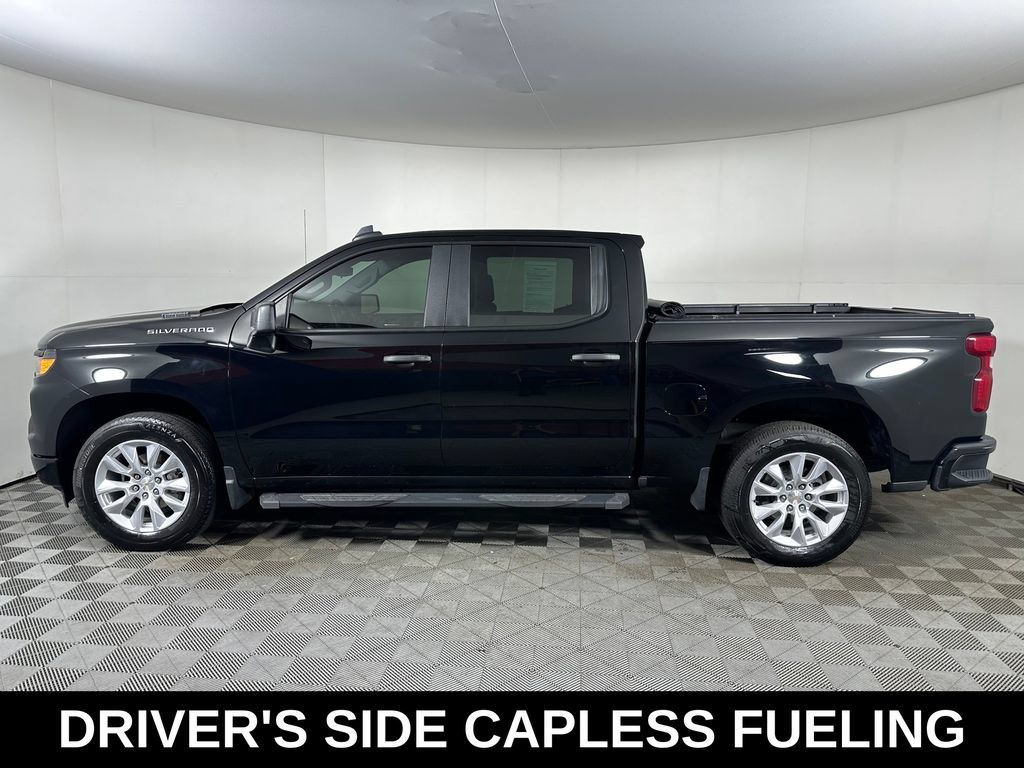 Used 2024 Chevrolet Silverado 1500 Custom RWD image 2