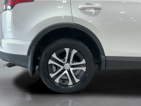 Used 2016 Toyota RAV4 LE AWD/4WD image 22